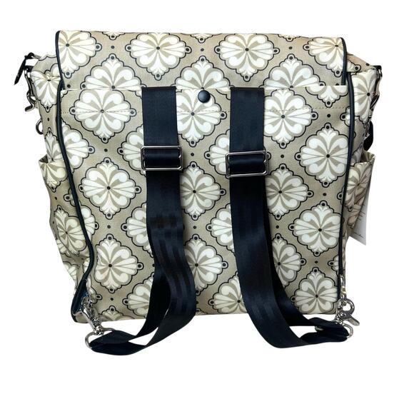 NWT Petunia Pickle Bottom Boxy Backpack Crossbody Diaper Bag Baby Bag - Picture 9 of 13